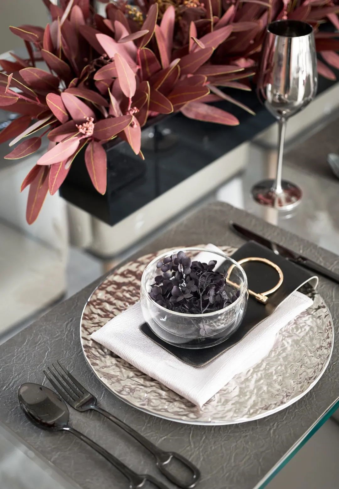 現(xiàn)代簡約風(fēng)格室內(nèi)設(shè)計(jì)家裝案例-餐廳餐桌 現(xiàn)代簡約風(fēng)格室內(nèi)設(shè)計(jì)家裝案例-餐廳餐桌