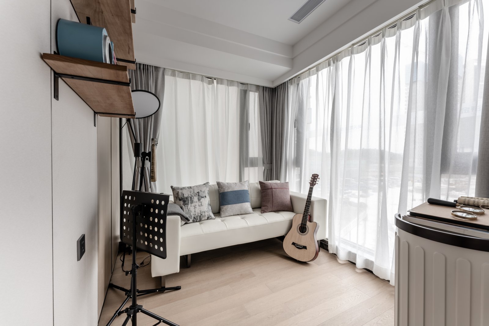 現(xiàn)代簡約風(fēng)格室內(nèi)設(shè)計家裝案例-多功能房 現(xiàn)代簡約風(fēng)格室內(nèi)設(shè)計家裝案例-多功能房