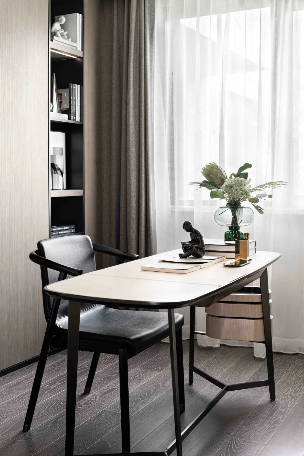 簡(jiǎn)約新中式風(fēng)格室內(nèi)設(shè)計(jì)家裝案例-書(shū)房 簡(jiǎn)約新中式風(fēng)格室內(nèi)設(shè)計(jì)家裝案例-書(shū)房