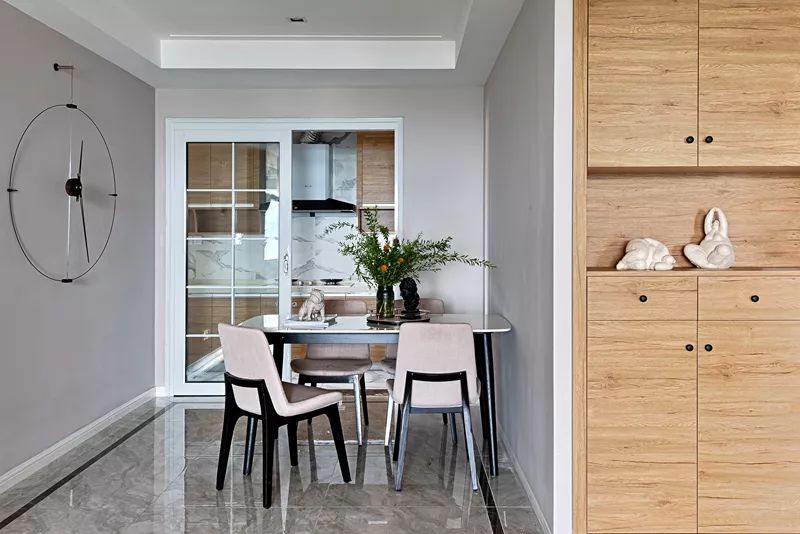 成熟優(yōu)雅的現(xiàn)代簡約風格室內裝修設計效果圖-餐廳 成熟優(yōu)雅的現(xiàn)代簡約風格室內裝修設計效果圖-餐廳