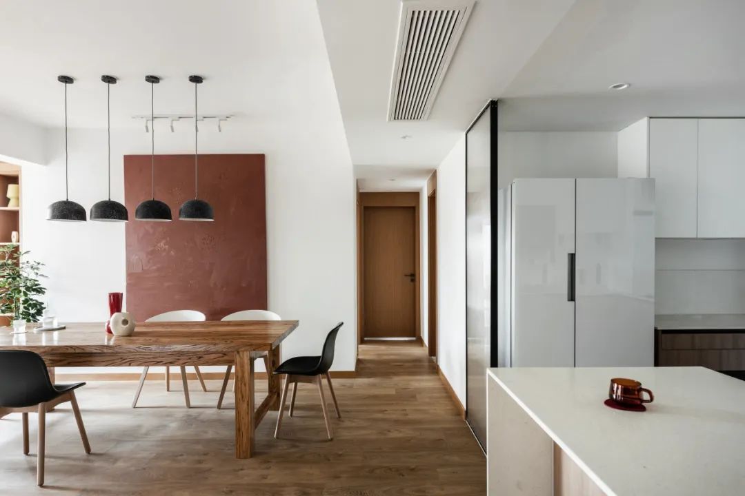 現(xiàn)代原木風(fēng)格室內(nèi)設(shè)計家裝案例-餐廳 現(xiàn)代原木風(fēng)格室內(nèi)設(shè)計家裝案例-餐廳