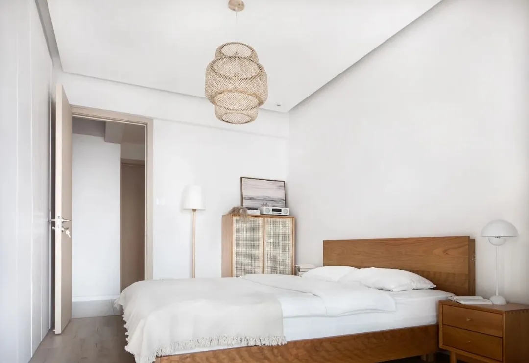 裝修案例簡(jiǎn)歐風(fēng)格室內(nèi)裝修效果圖-臥室 裝修案例簡(jiǎn)歐風(fēng)格室內(nèi)裝修效果圖-臥室