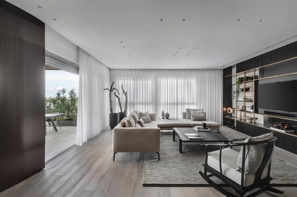 廣州市利海托斯卡納輕奢風(fēng)格四居室裝修案例