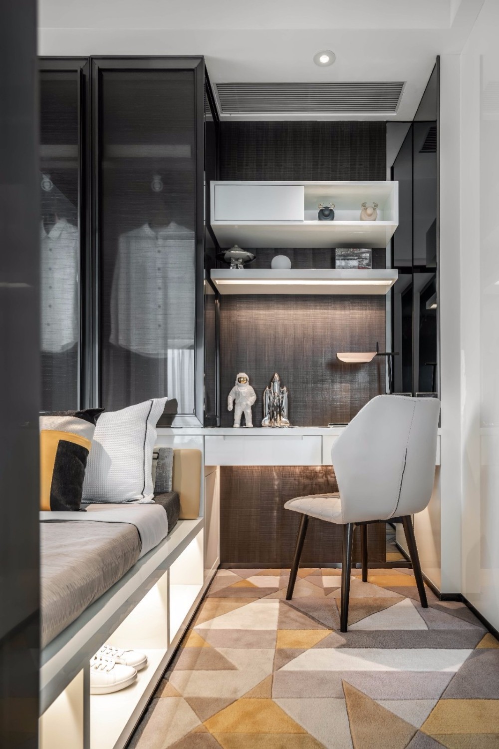 現(xiàn)代簡約風(fēng)格室內(nèi)設(shè)計家裝案例-次臥書桌 現(xiàn)代簡約風(fēng)格室內(nèi)設(shè)計家裝案例-次臥書桌