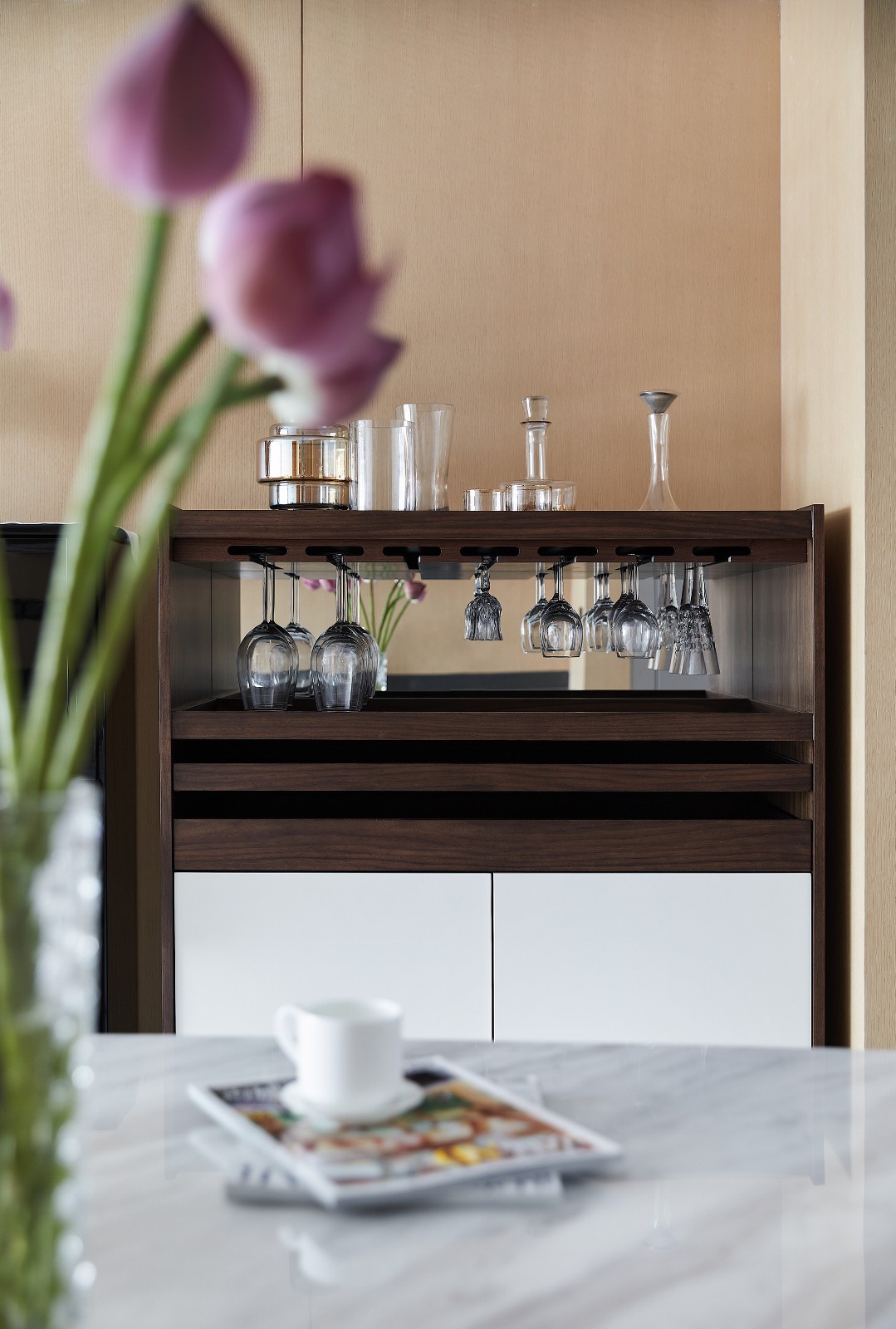 現(xiàn)代簡約風(fēng)格家裝設(shè)計室內(nèi)裝修效果圖-餐邊柜 現(xiàn)代簡約風(fēng)格家裝設(shè)計室內(nèi)裝修效果圖-餐邊柜