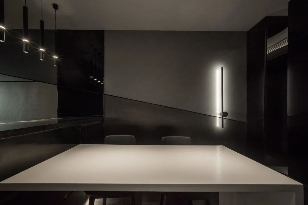 裝修案例現(xiàn)代前衛(wèi)風格室內裝修效果圖-餐廳 裝修案例現(xiàn)代前衛(wèi)風格室內裝修效果圖-餐廳