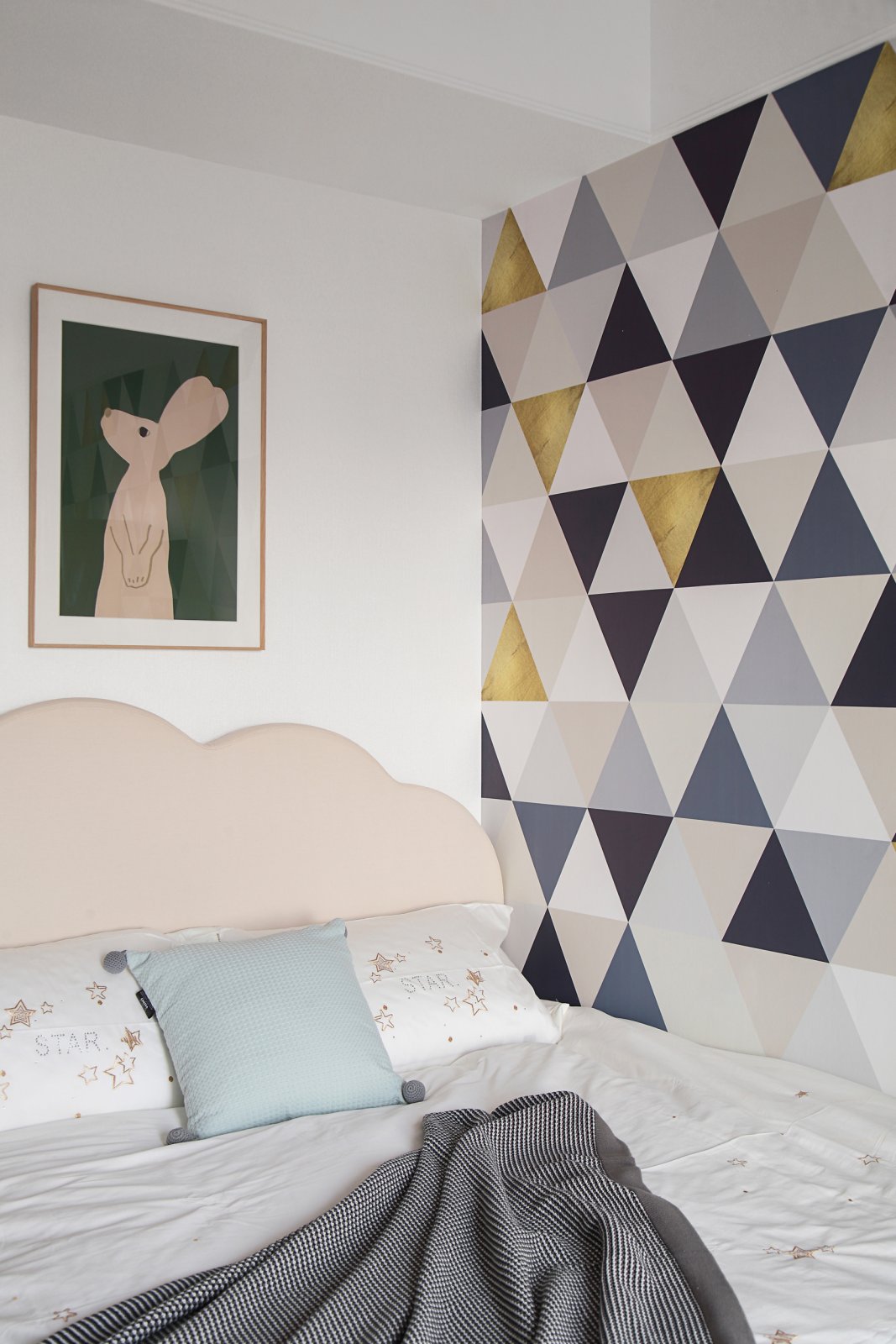 裝修案例輕奢風(fēng)格室內(nèi)裝修效果圖-次臥 裝修案例輕奢風(fēng)格室內(nèi)裝修效果圖-次臥