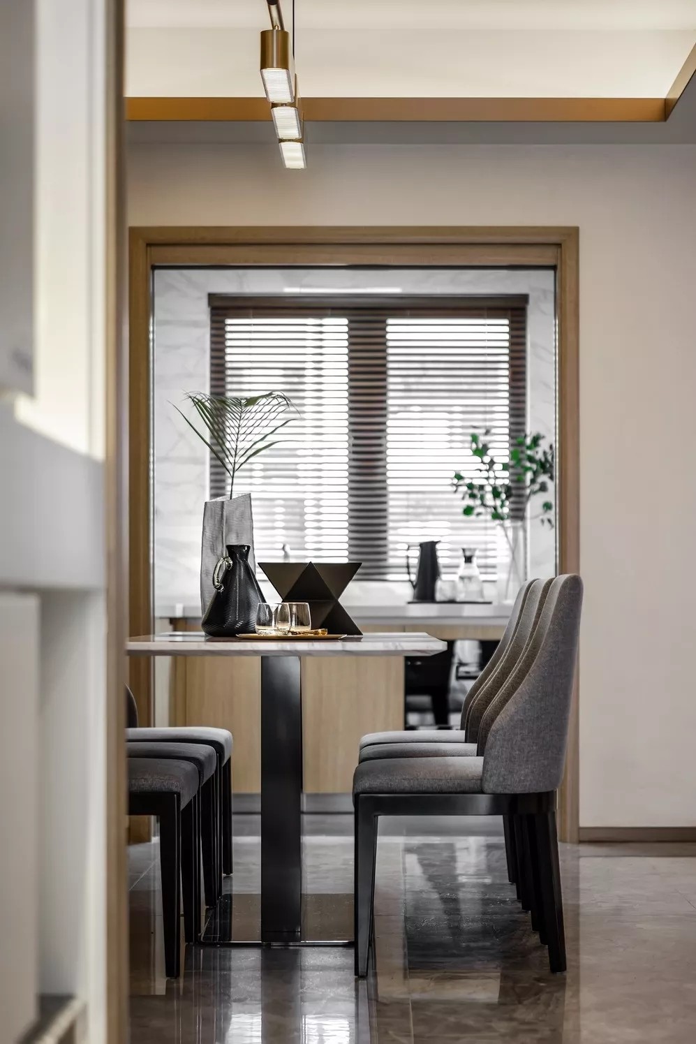 現(xiàn)代簡(jiǎn)約風(fēng)格家裝設(shè)計(jì)室內(nèi)裝修效果圖-餐廳 現(xiàn)代簡(jiǎn)約風(fēng)格家裝設(shè)計(jì)室內(nèi)裝修效果圖-餐廳