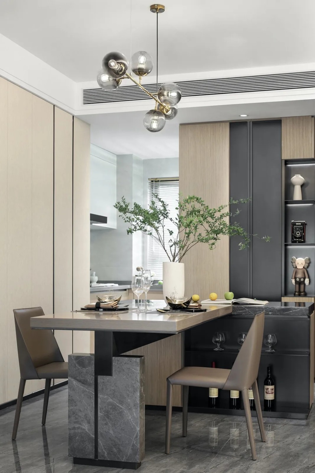 現(xiàn)代輕奢風格家裝設計室內(nèi)裝修效果圖-餐廳 現(xiàn)代輕奢風格家裝設計室內(nèi)裝修效果圖-餐廳