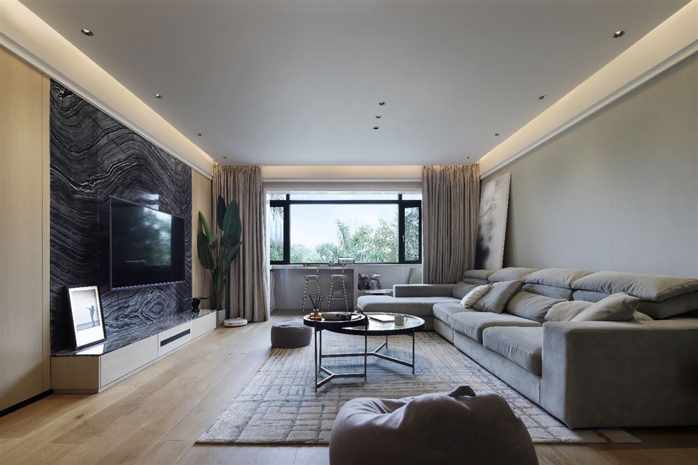 佛山市保利閱江臺現(xiàn)代風格三居室裝修案例