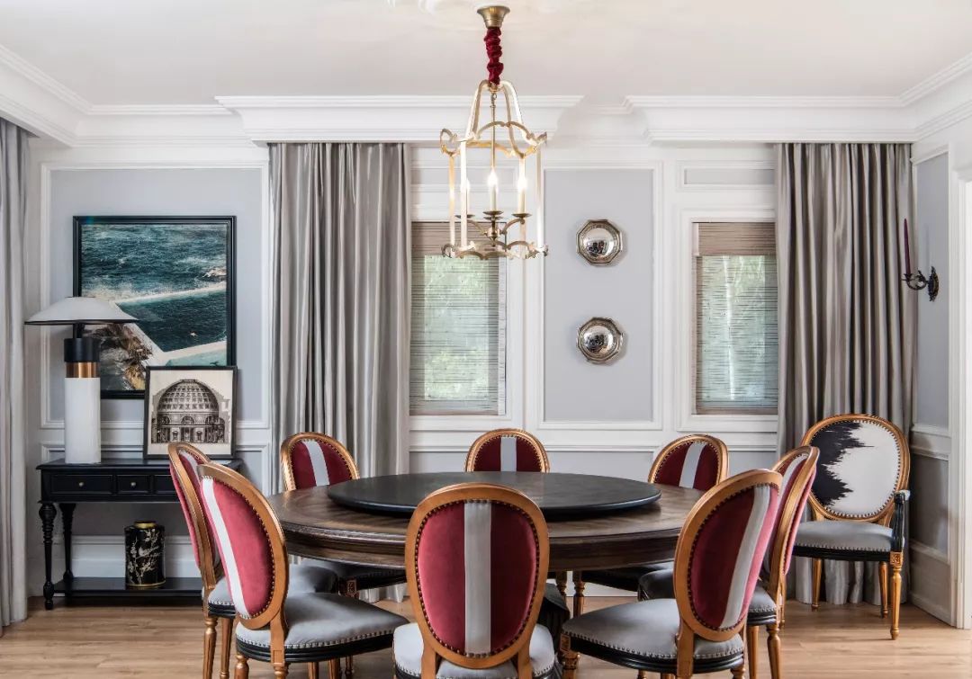 法式輕奢風(fēng)格{家裝設(shè)計別墅裝修效果圖-餐廳 法式輕奢風(fēng)格{家裝設(shè)計別墅裝修效果圖-餐廳