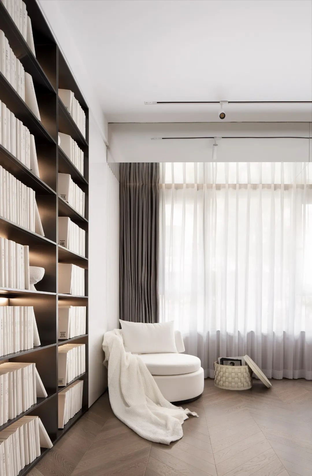 現(xiàn)代簡(jiǎn)約風(fēng)格別墅室內(nèi)設(shè)計(jì)家裝案例-書房 現(xiàn)代簡(jiǎn)約風(fēng)格別墅室內(nèi)設(shè)計(jì)家裝案例-書房