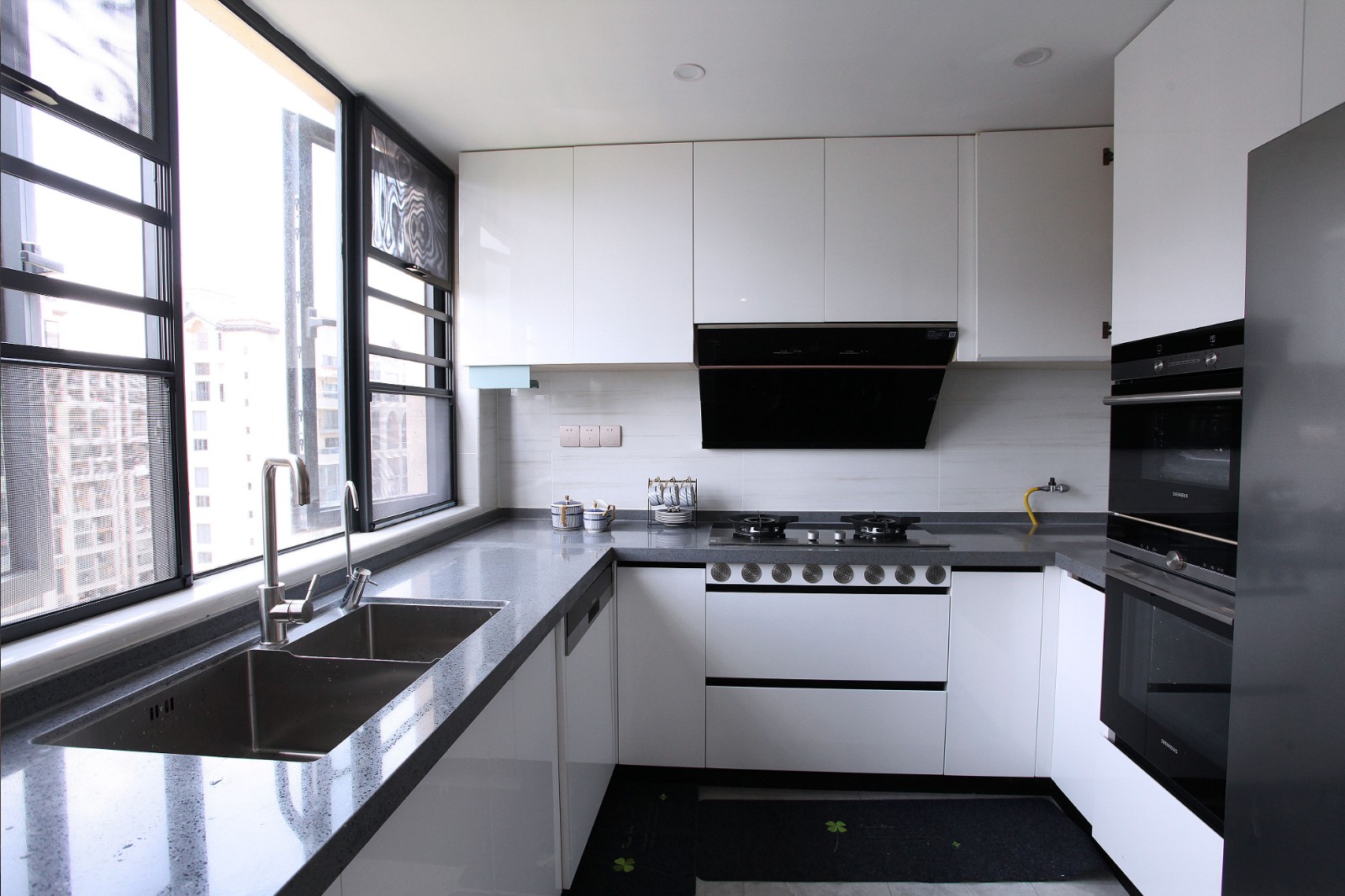 簡歐風格家裝設(shè)計室內(nèi)裝修效果圖-廚房 簡歐風格家裝設(shè)計室內(nèi)裝修效果圖-廚房