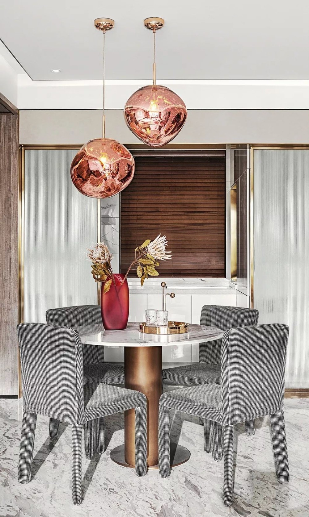 現(xiàn)代輕奢風格室內(nèi)家裝案例效果圖-餐廳 現(xiàn)代輕奢風格室內(nèi)家裝案例效果圖-餐廳