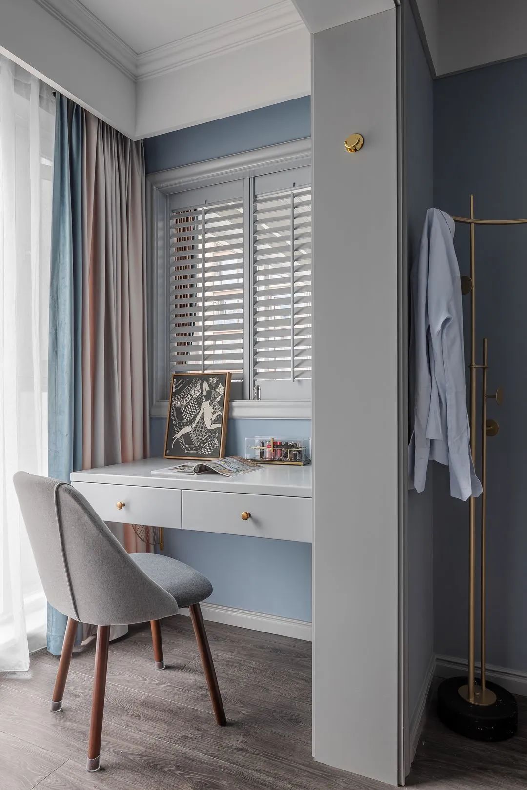 輕奢混搭風(fēng)格家裝設(shè)計(jì)室內(nèi)裝修效果圖-臥室梳妝臺 輕奢混搭風(fēng)格家裝設(shè)計(jì)室內(nèi)裝修效果圖-臥室梳妝臺