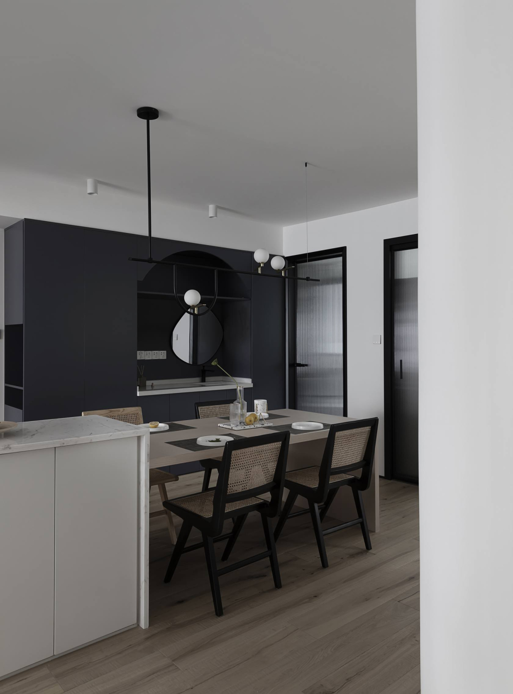 現(xiàn)代簡(jiǎn)約風(fēng)格室內(nèi)家裝案例效果圖-餐廳 現(xiàn)代簡(jiǎn)約風(fēng)格室內(nèi)家裝案例效果圖-餐廳