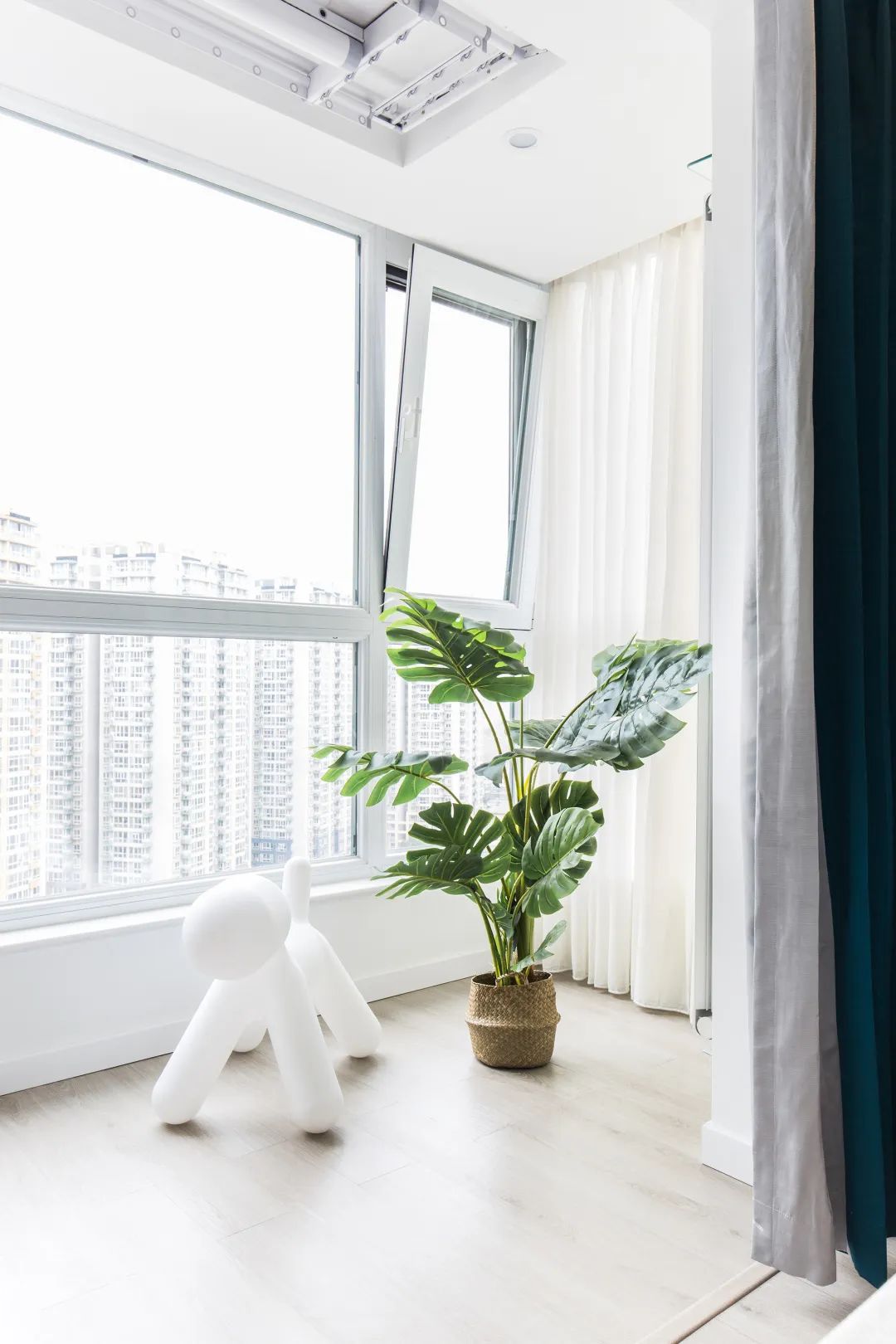 現(xiàn)代輕奢風(fēng)格家裝設(shè)計室內(nèi)裝修效果圖-陽臺 現(xiàn)代輕奢風(fēng)格家裝設(shè)計室內(nèi)裝修效果圖-陽臺