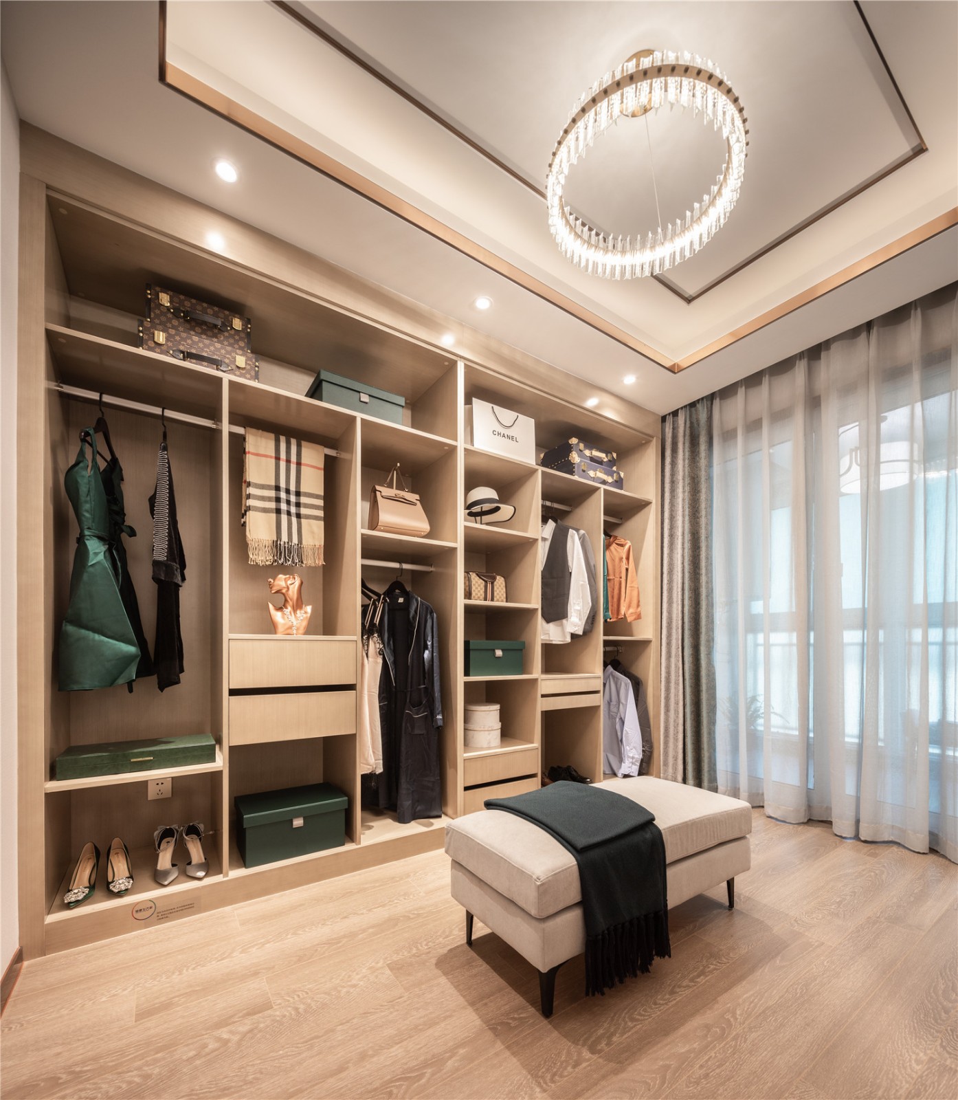 新中式風(fēng)格別墅高端裝修設(shè)計(jì)-衣帽間 新中式風(fēng)格別墅高端裝修設(shè)計(jì)-衣帽間