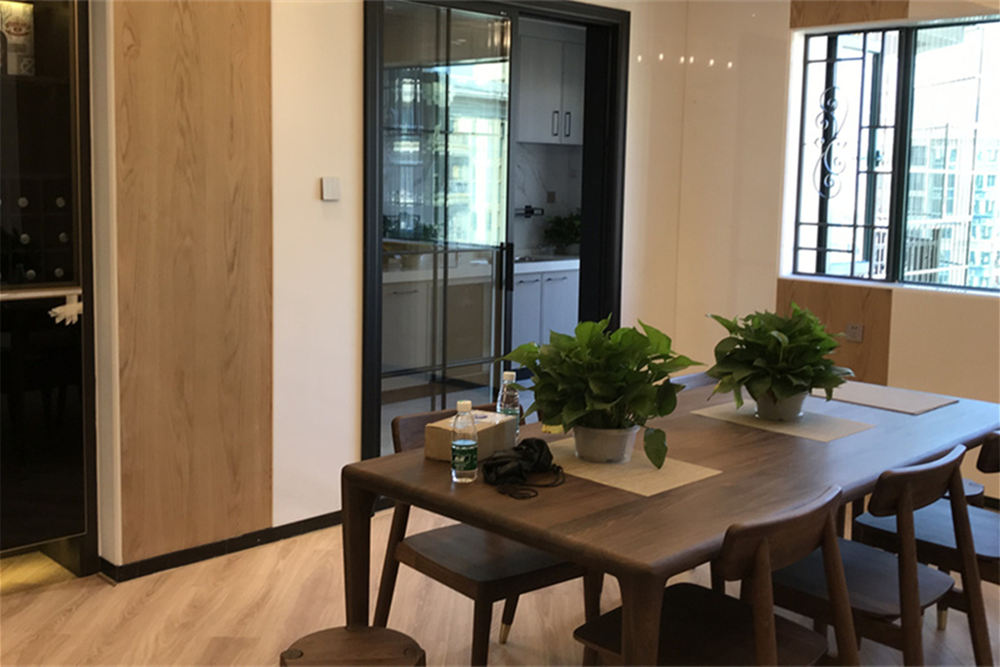 云浮市恒暉廣場(chǎng)花園輕奢風(fēng)格三居室裝修案例